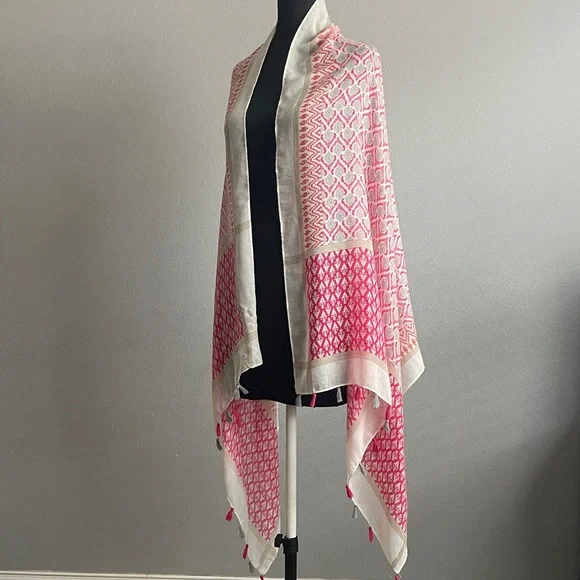 Elegant Pink and Cream Scarf - Picture 2 of 8
